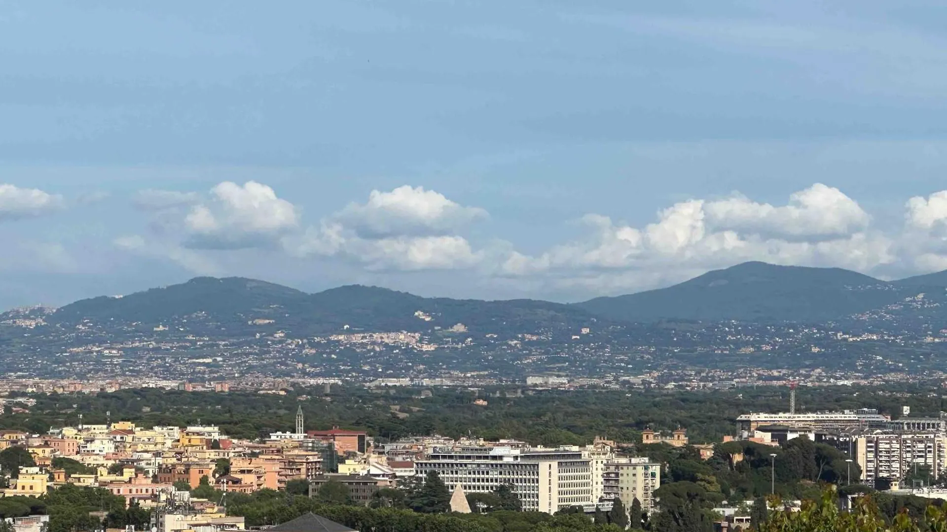 Lovely Panoramic Studio Rome Apartment